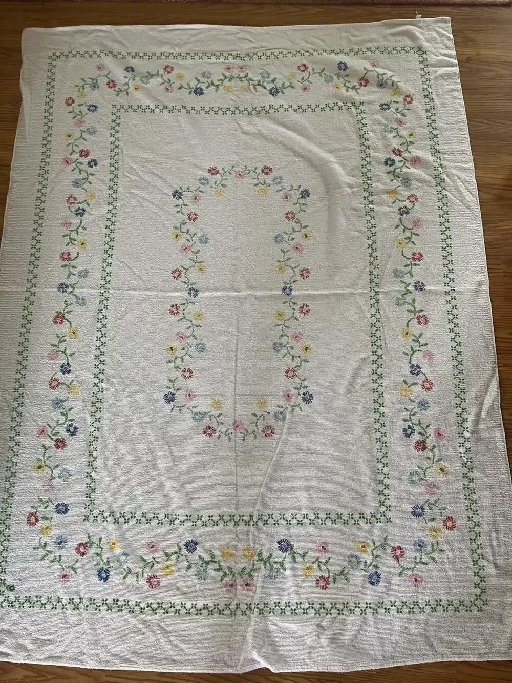 Vintage Floral Print Rectangular Tablecloth with Cross-Stitch Design
